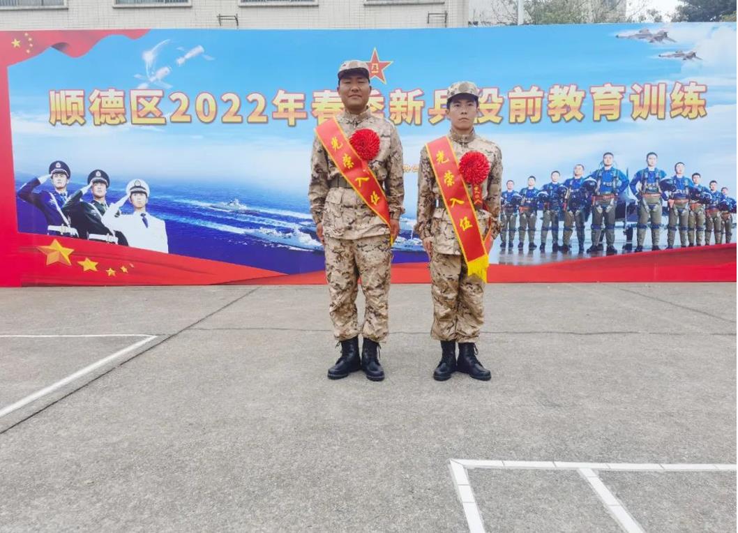 歡送新兵入伍情暖戰(zhàn)士軍心滿懷赤忱之心奔赴綠色軍營(yíng)